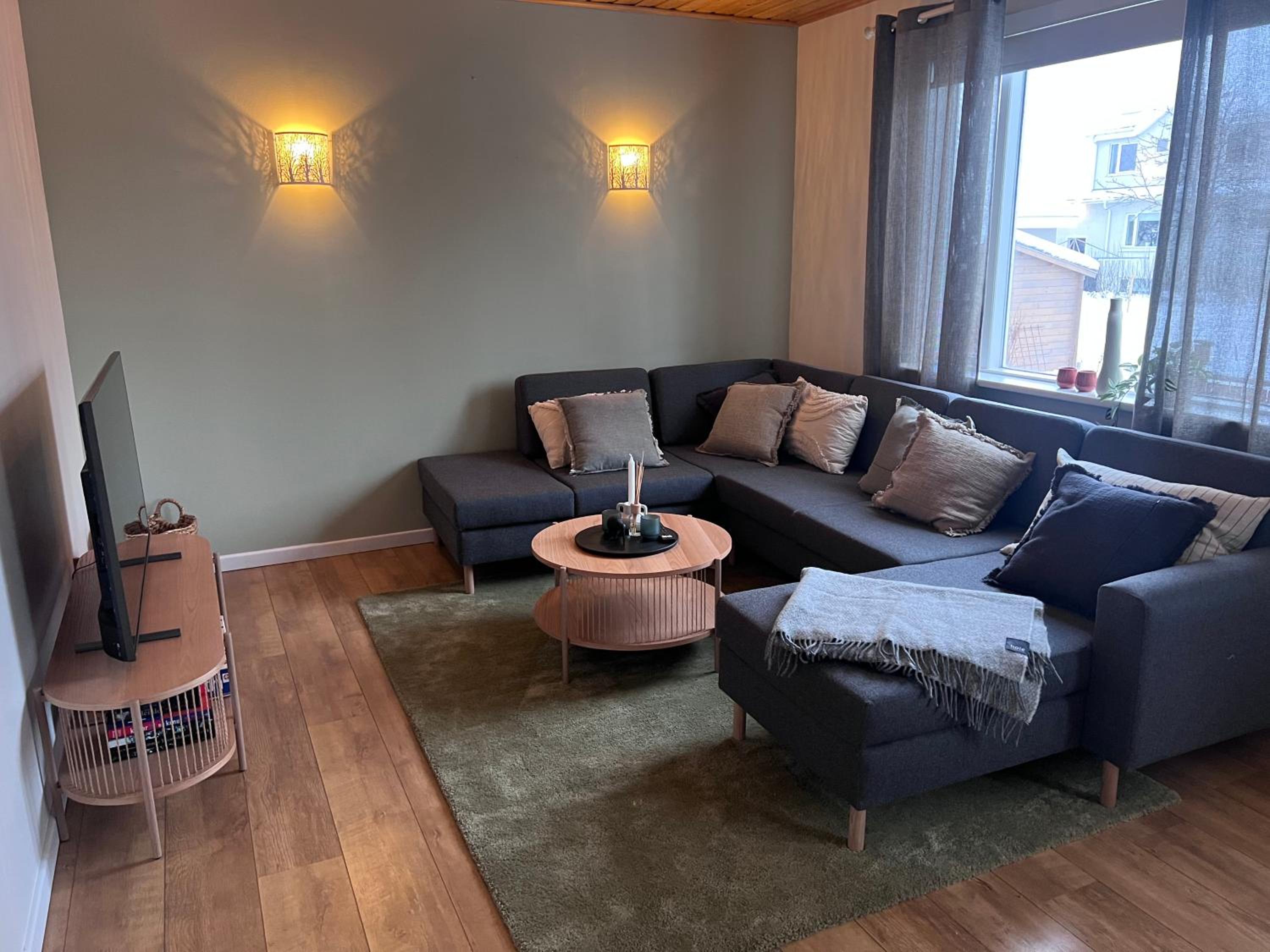LL Properties - Spacious Historic Home