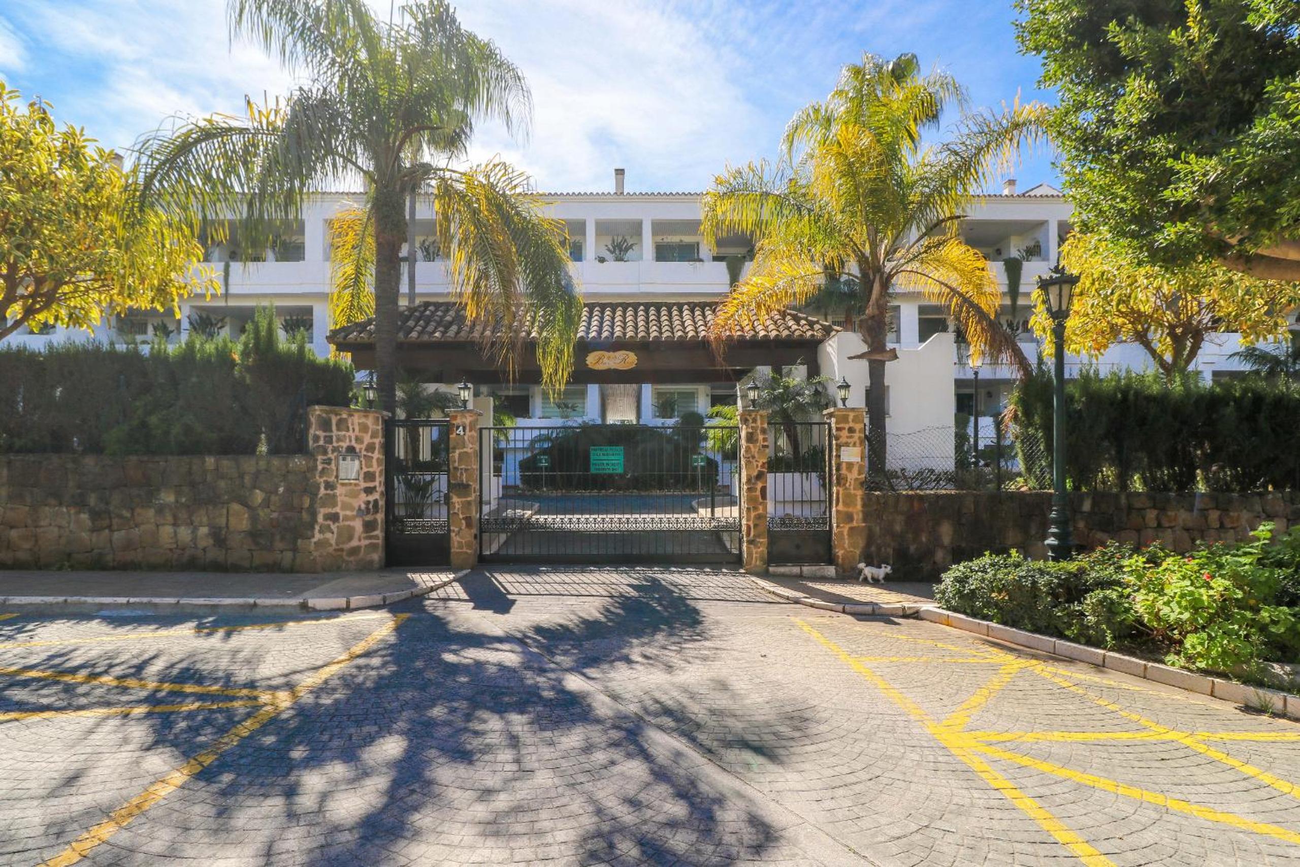 Bahia de Marbella modern apartment