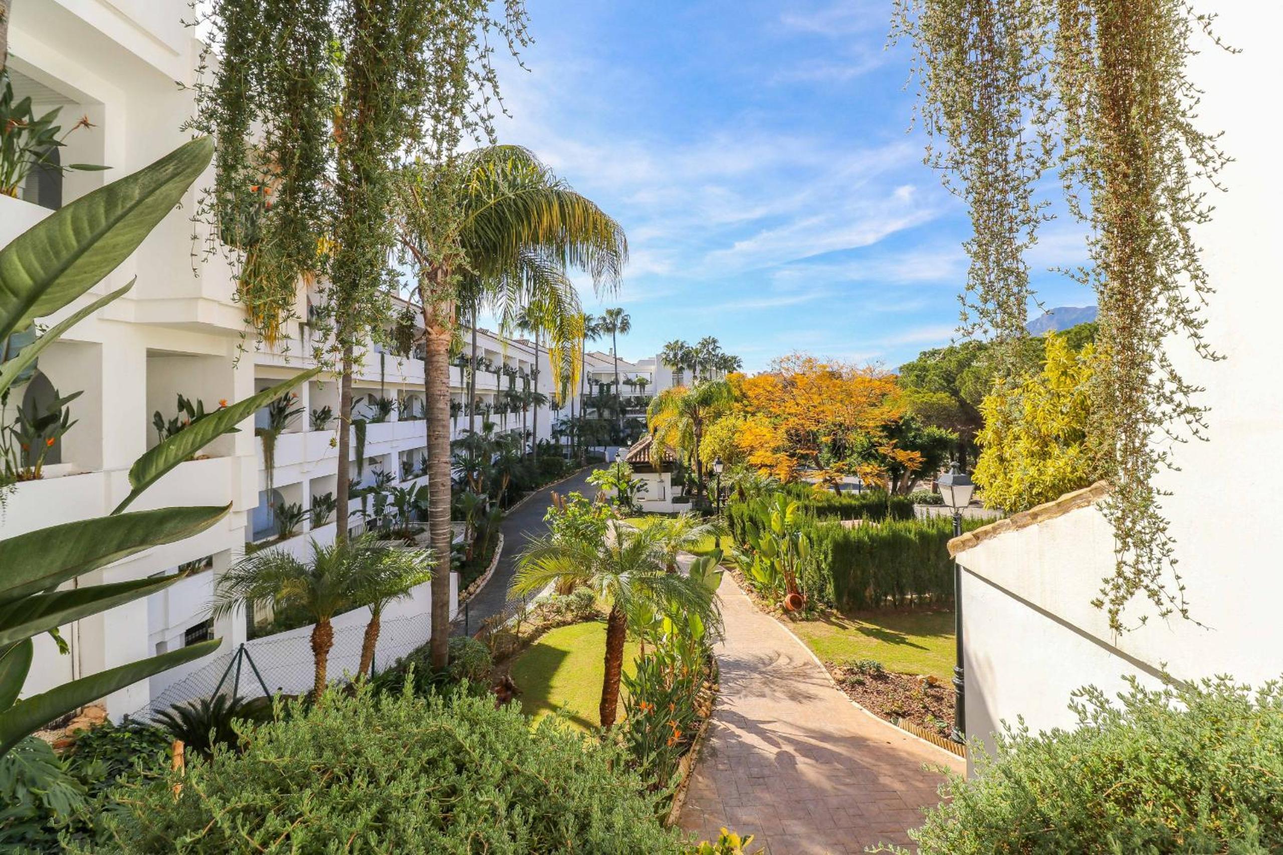 Bahia de Marbella modern apartment