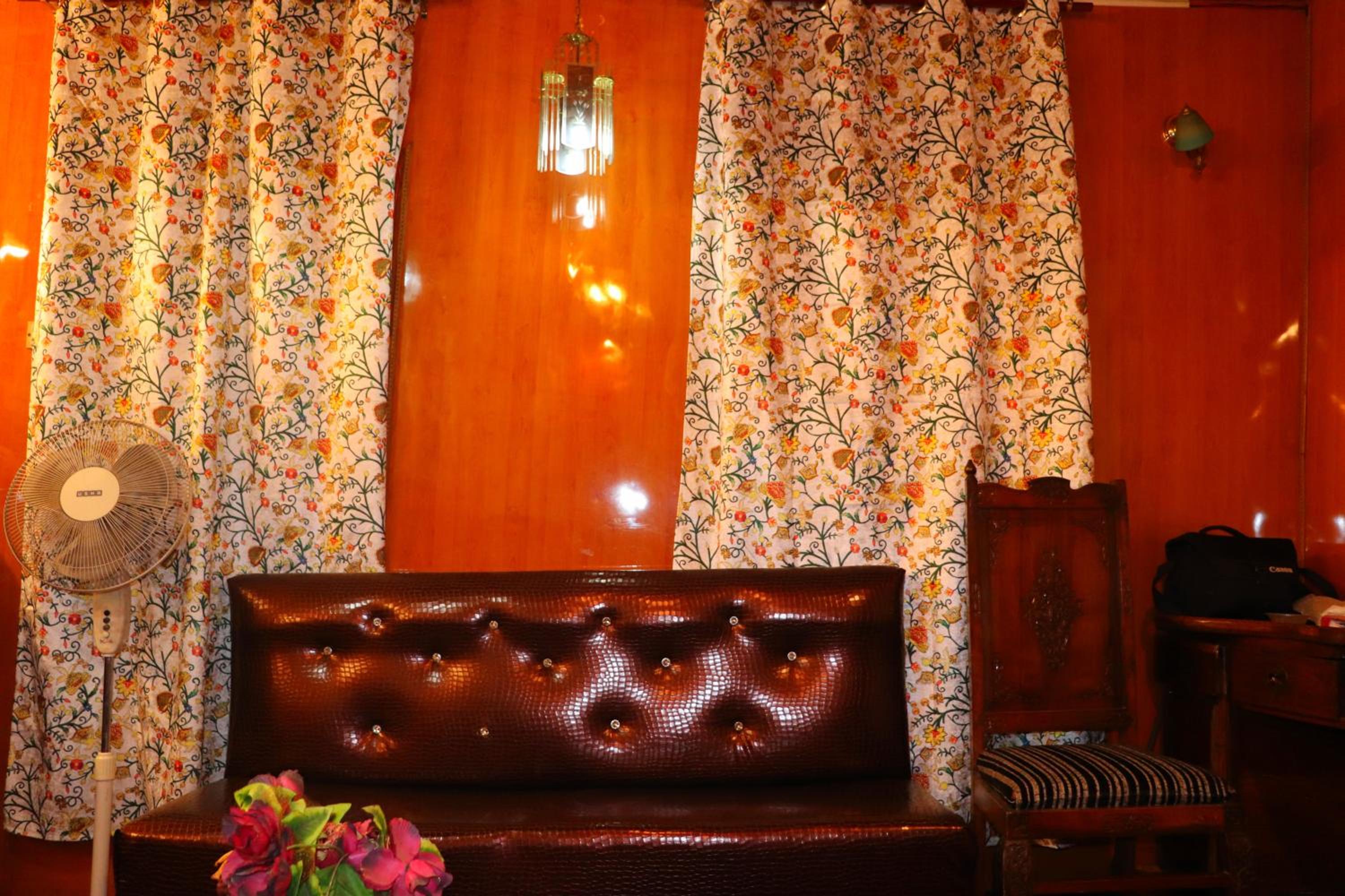 House Boat New Pala Palace