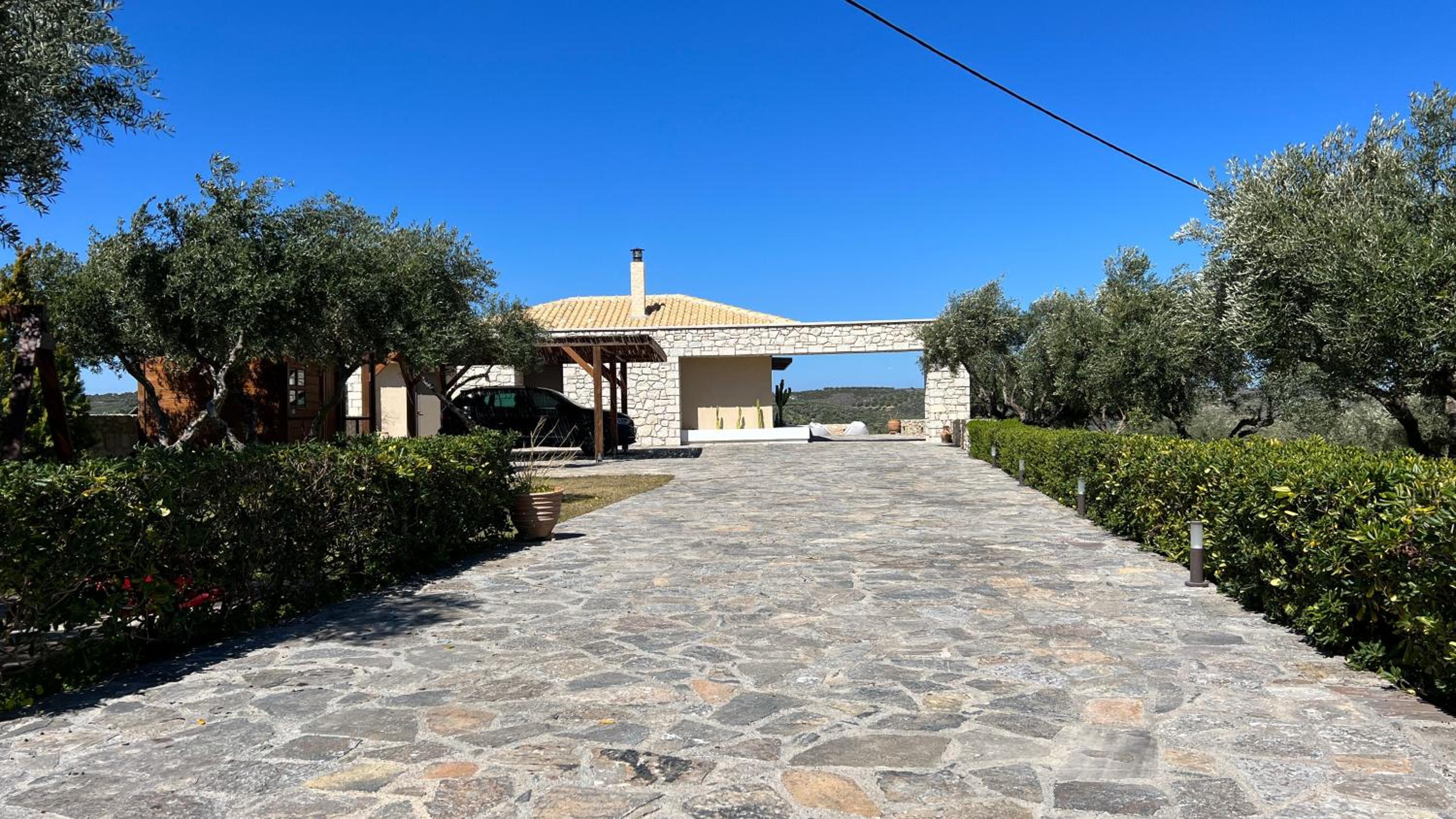 Hotel Olive Grove - Image 1