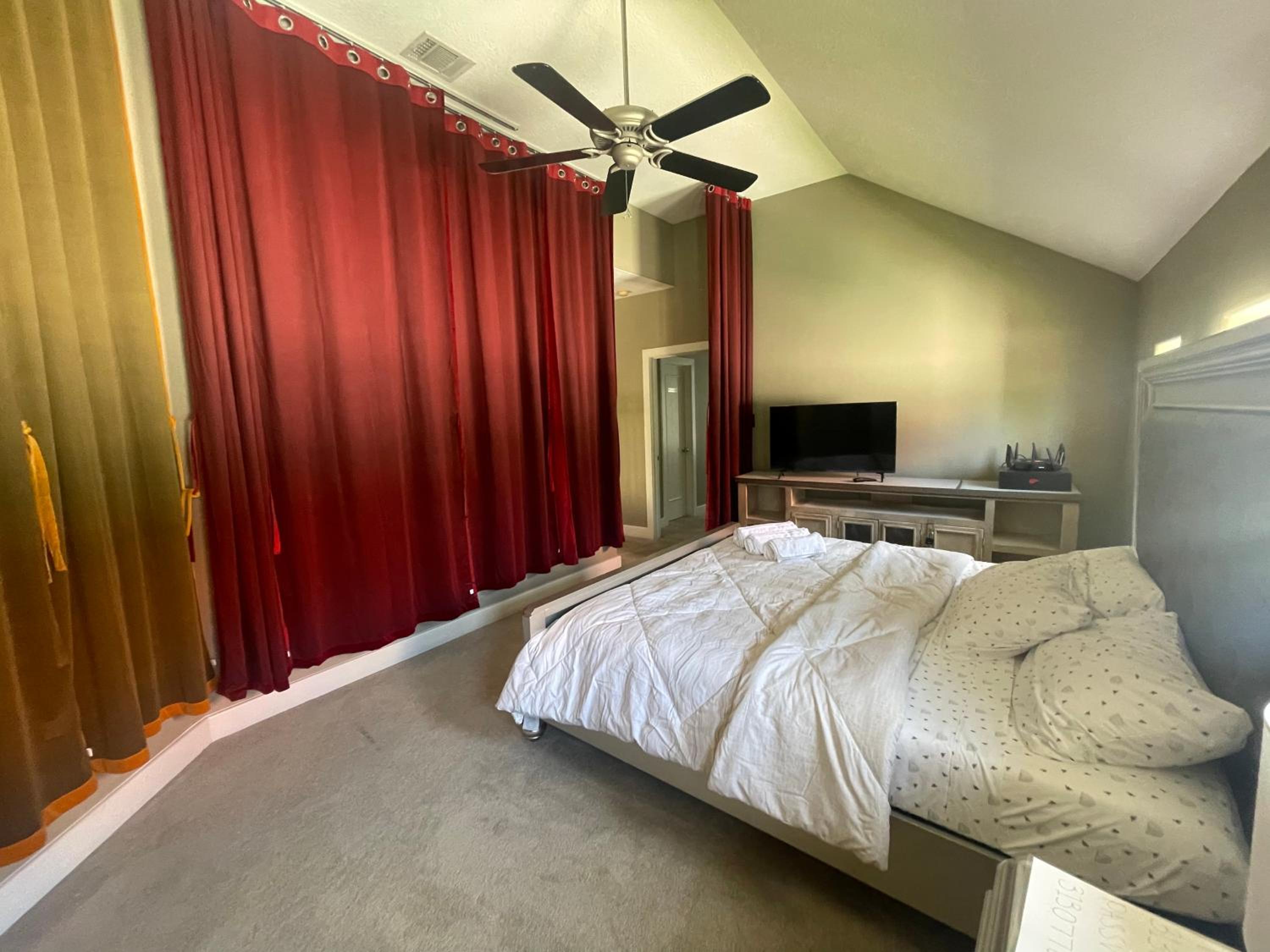 WANDERLUST villa near GALLERIA MALL
