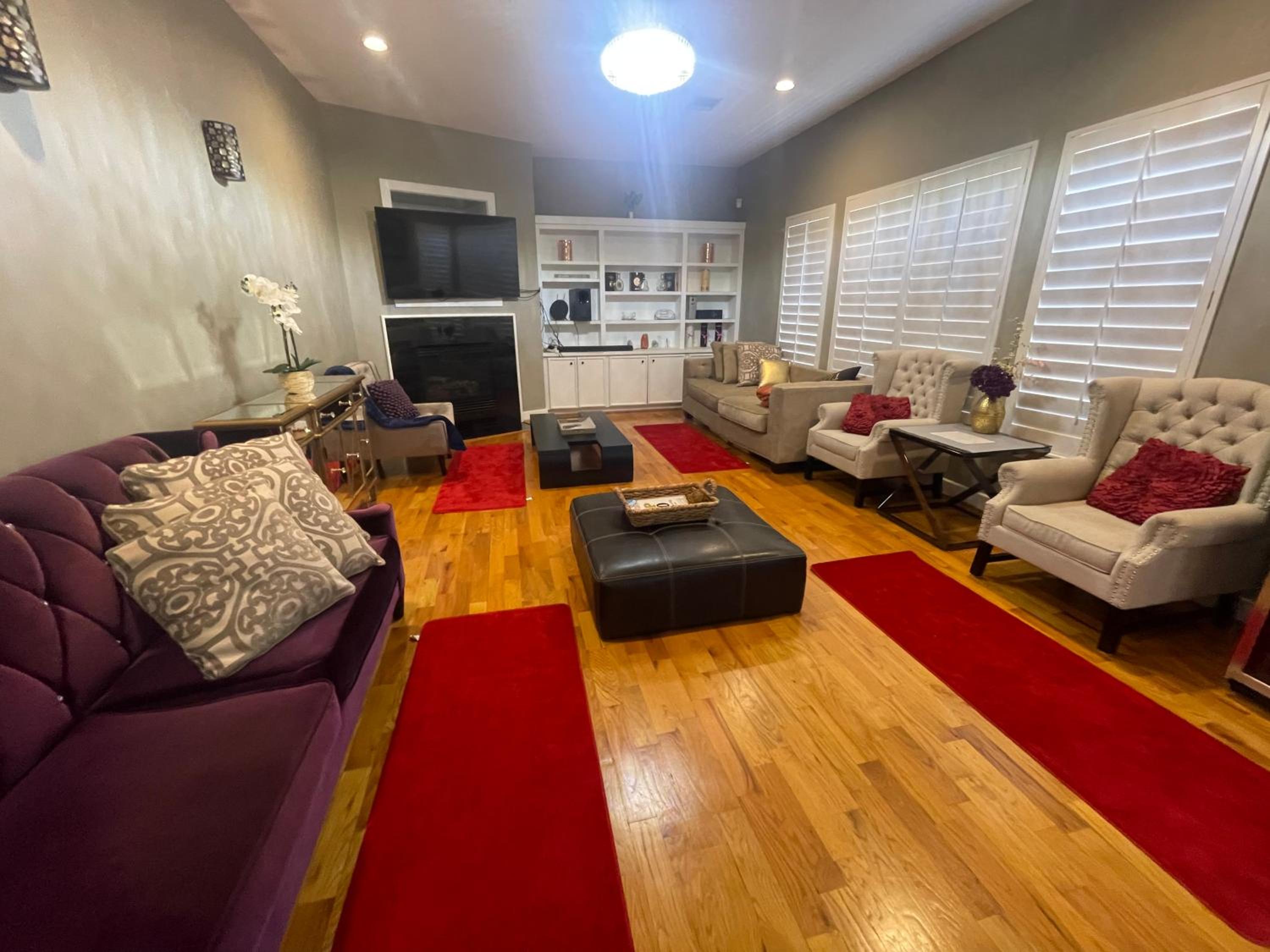 WANDERLUST villa near GALLERIA MALL