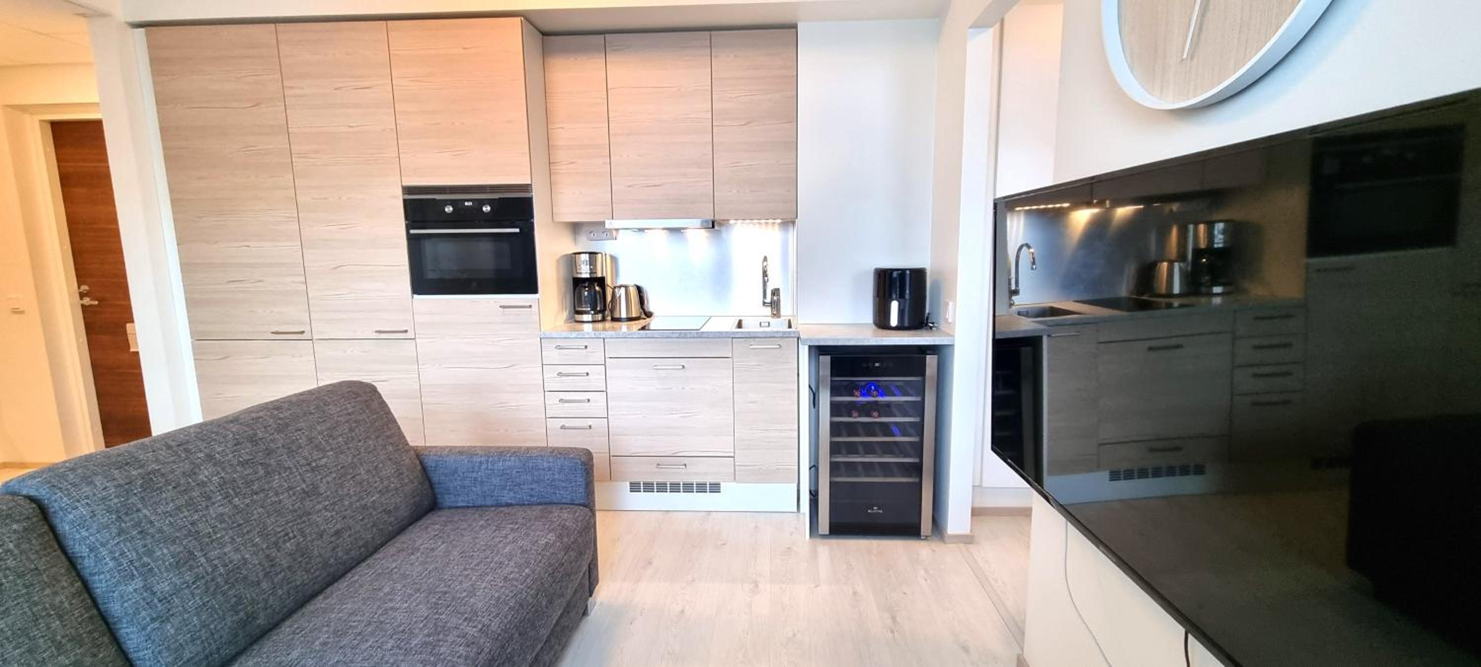 MM City Apartment Next to Arena view 3