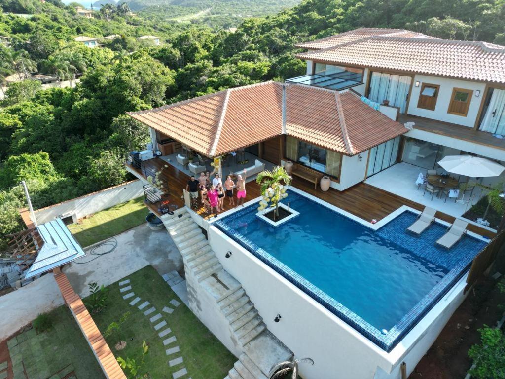 Casa alto padrão a 100 metros da praia brava