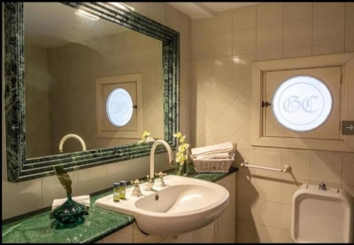 Don Camillo Suites en Riposto — bathroom