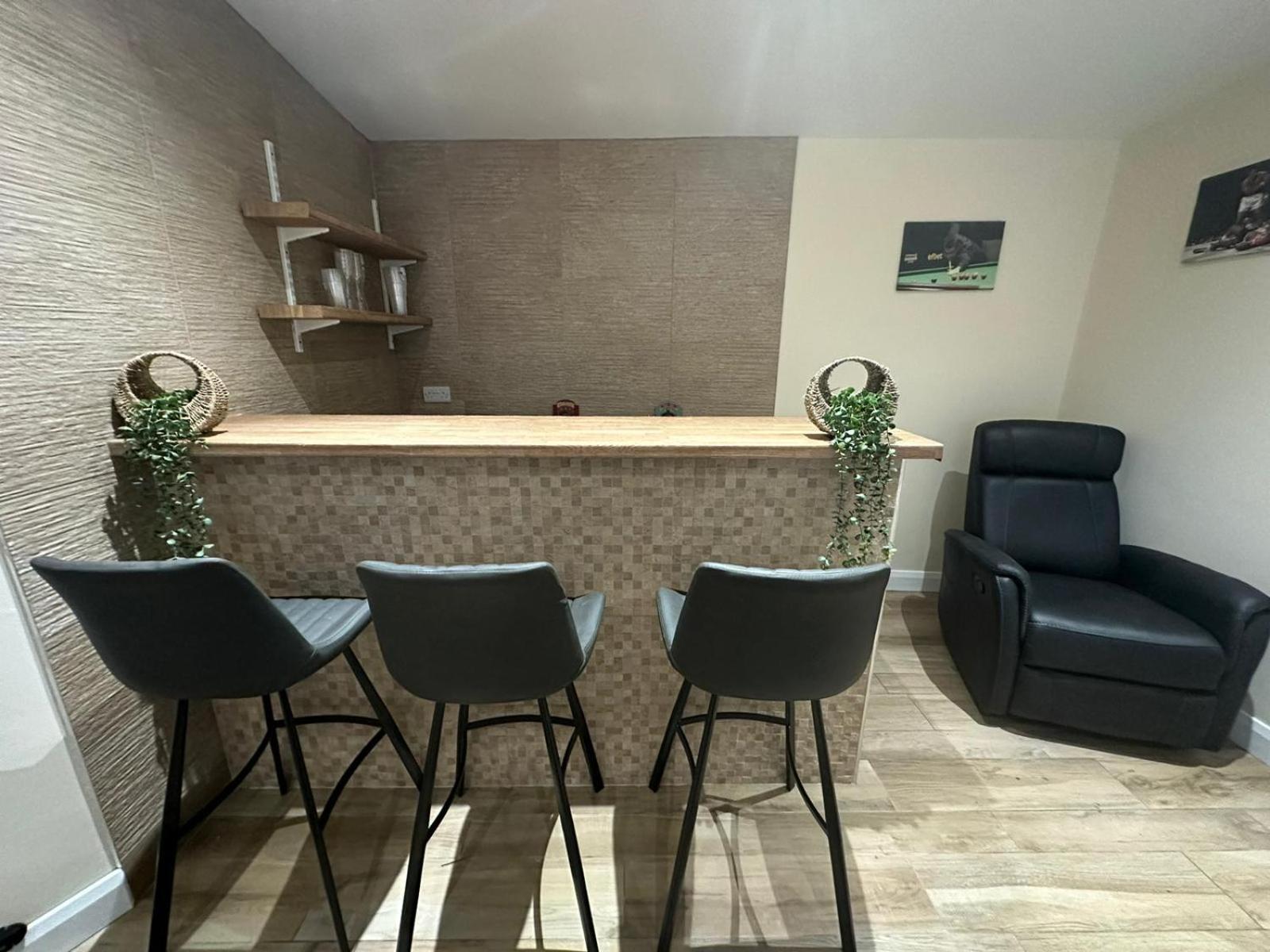Doon Cottage Sleeps 8 Hottub Gym Area Pool Table view 3