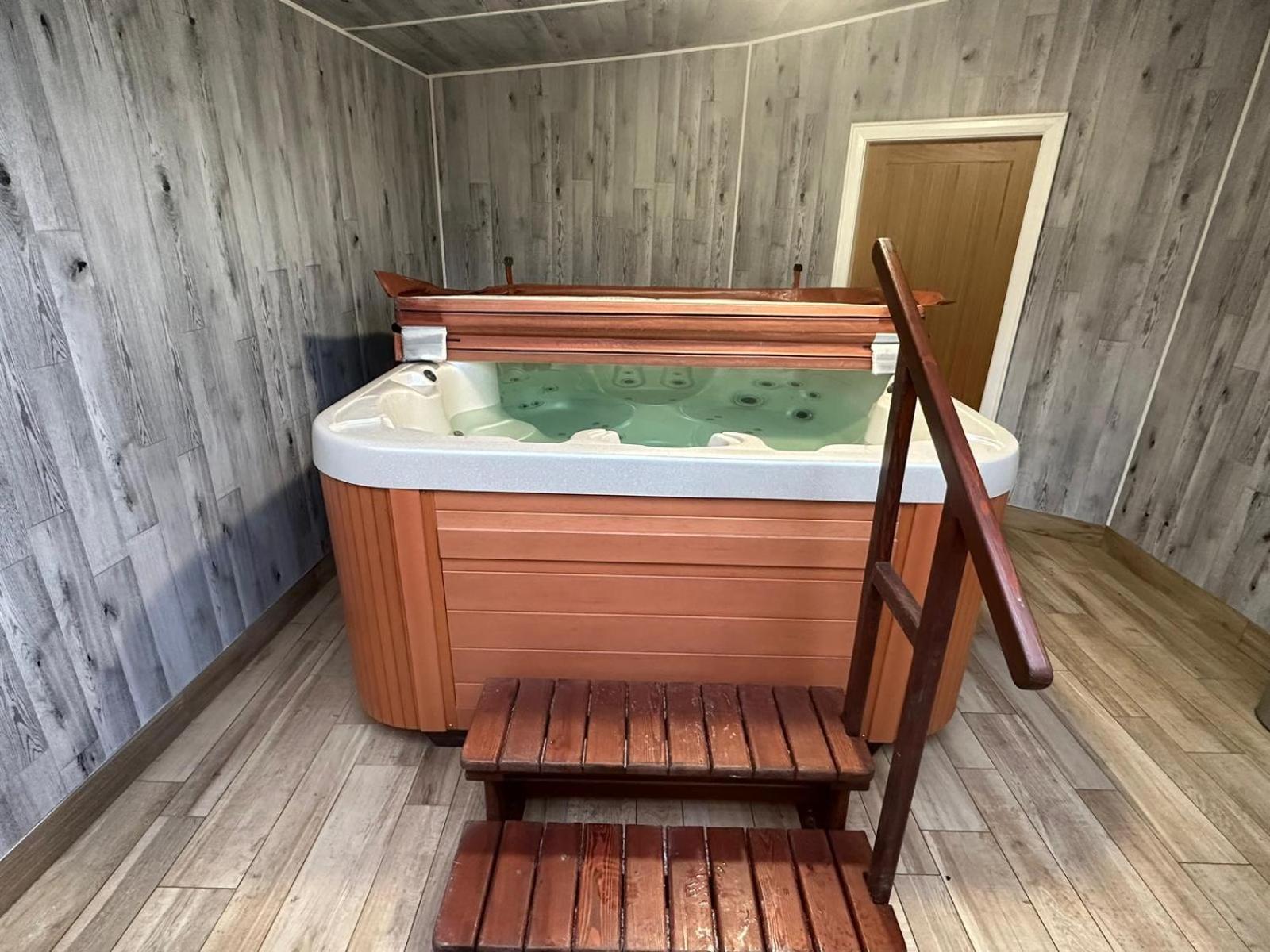 Doon Cottage Sleeps 8 Hottub Gym Area Pool Table view 2