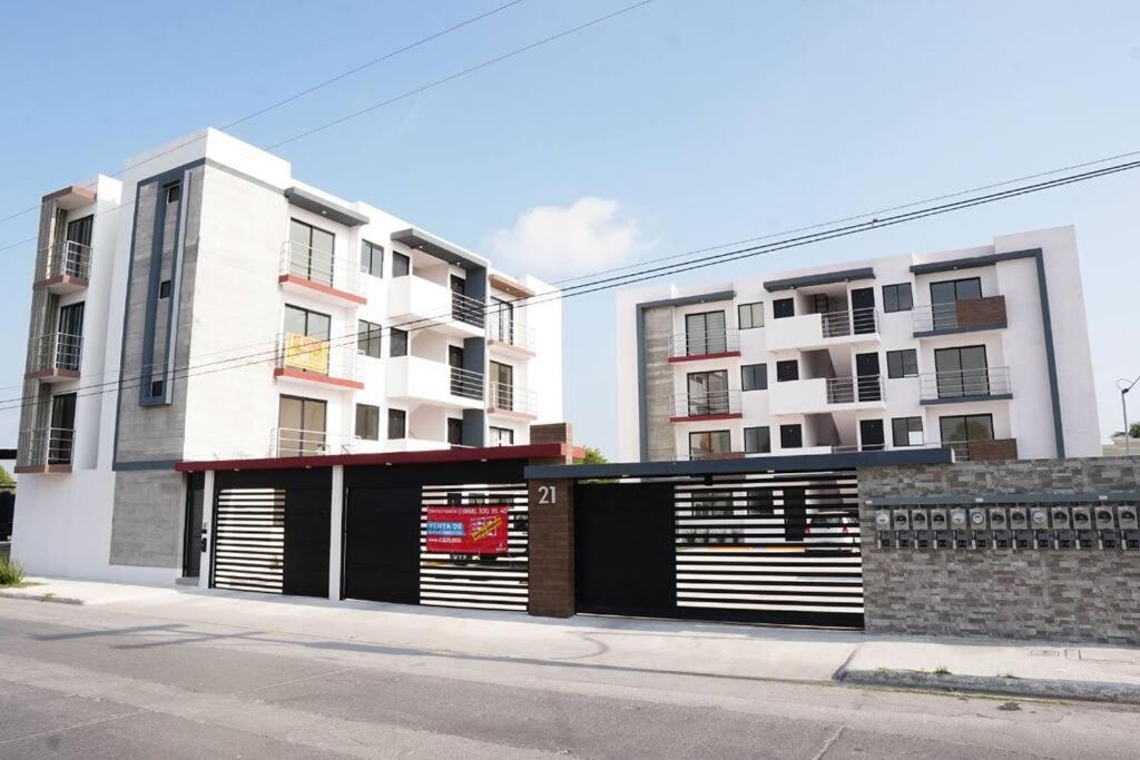 Departamento Exclusivo, High Apartment with Great Location 4-B