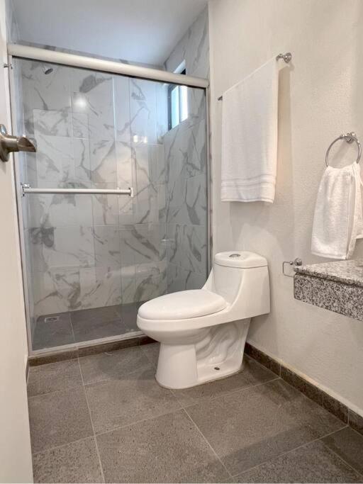 Departamento Exclusivo, High Apartment with Great Location 4-B