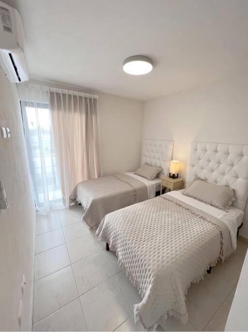 Departamento Exclusivo, High Apartment with Great Location 4-B