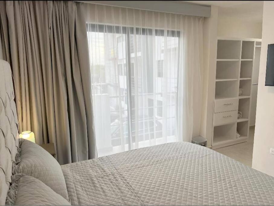 Departamento Exclusivo, High Apartment with Great Location 4-B