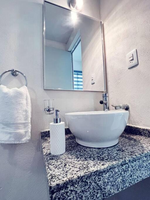 Departamento Exclusivo, High Apartment with Great Location 4-B