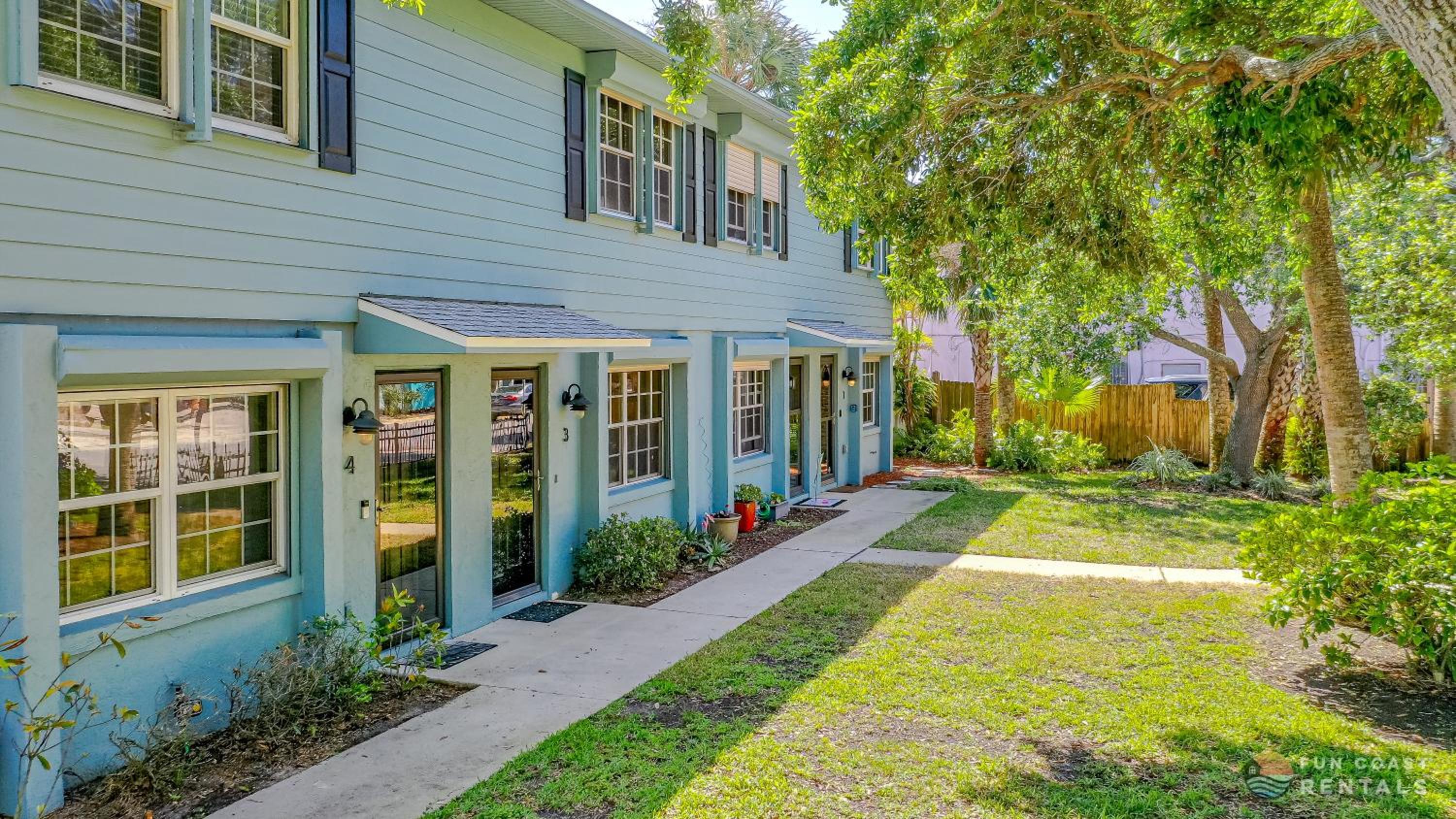 STEPS from Flagler Avenue! Charming Home with Private Garage and Full Kitchen!