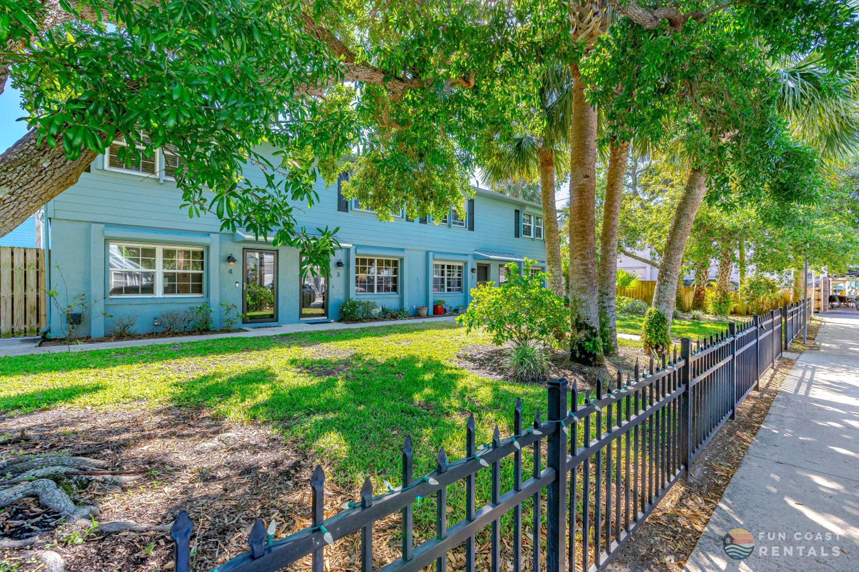STEPS from Flagler Avenue! Charming Home with Private Garage and Full Kitchen!