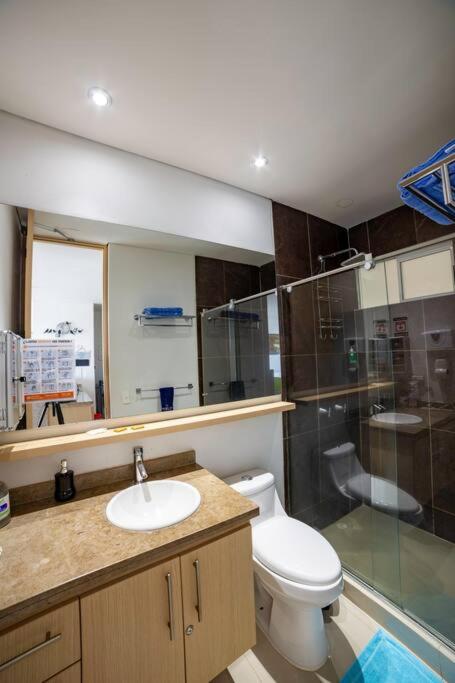 Apartamento salida directa a la playa, zona playa privada, Piscinas y jacuzzis wifi
