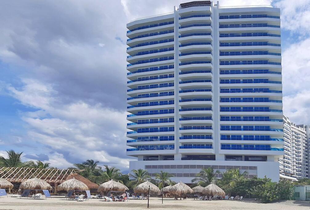 Apartamento salida directa a la playa, zona playa privada, Piscinas y jacuzzis wifi