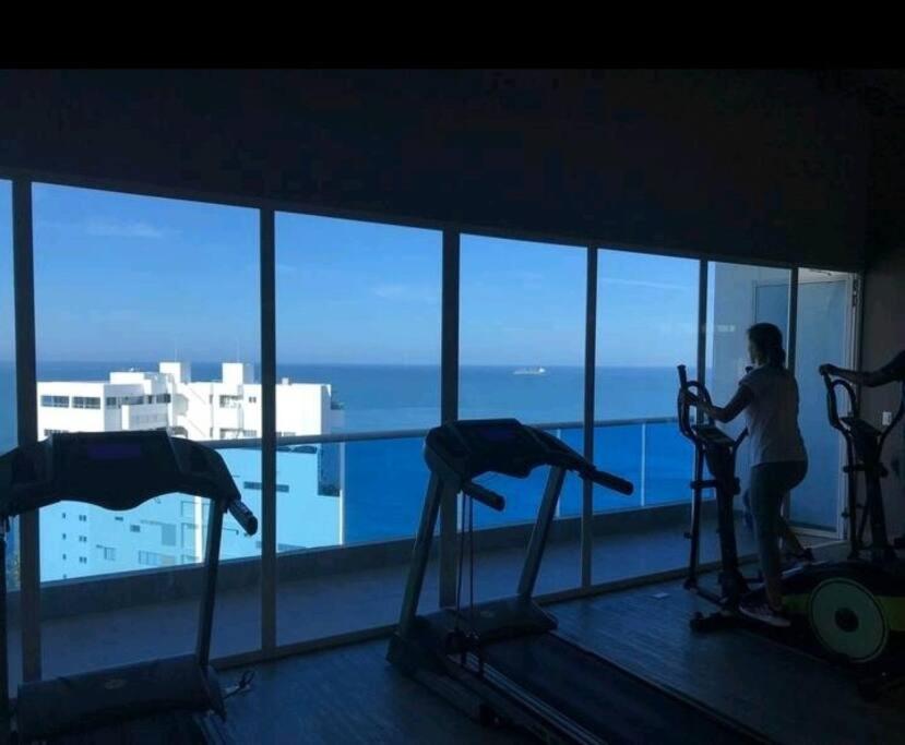 Apartamento salida directa a la playa, zona playa privada, Piscinas y jacuzzis wifi