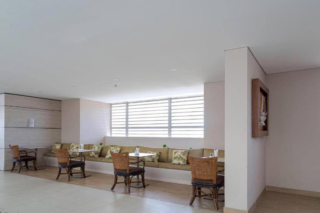 Apartamento salida directa a la playa, zona playa privada, Piscinas y jacuzzis wifi