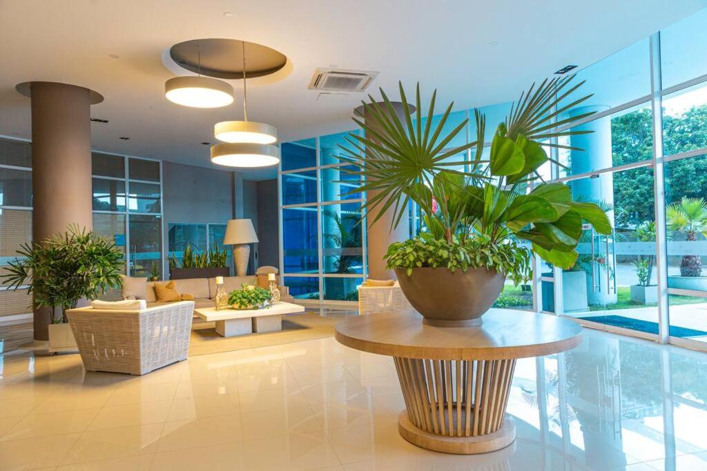 Apartamento salida directa a la playa, zona playa privada, Piscinas y jacuzzis wifi