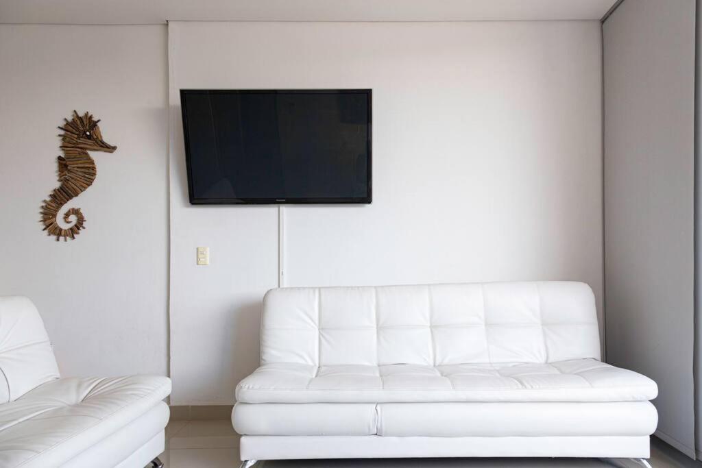 Apartamento salida directa a la playa, zona playa privada, Piscinas y jacuzzis wifi