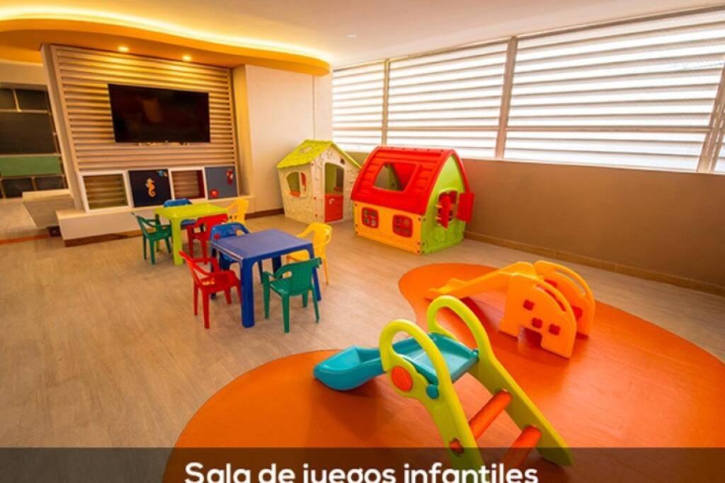 Apartamento salida directa a la playa, zona playa privada, Piscinas y jacuzzis wifi