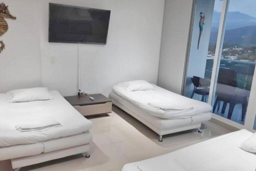 Apartamento salida directa a la playa, zona playa privada, Piscinas y jacuzzis wifi