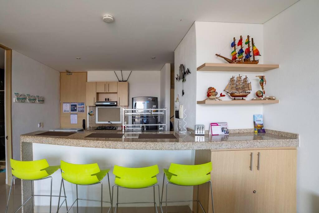 Apartamento salida directa a la playa, zona playa privada, Piscinas y jacuzzis wifi