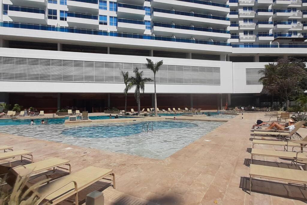 Apartamento salida directa a la playa, zona playa privada, Piscinas y jacuzzis wifi