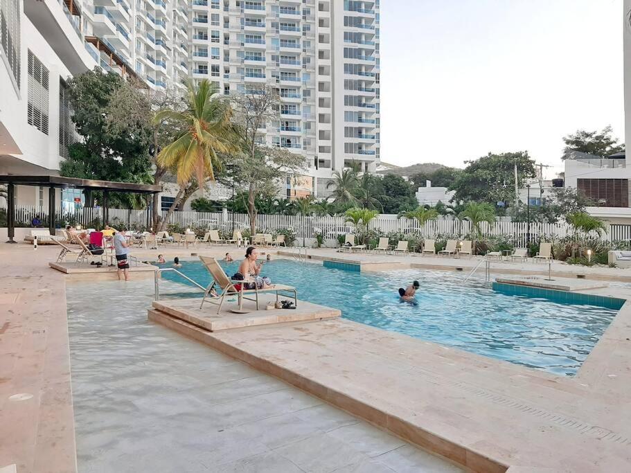 Apartamento salida directa a la playa, zona playa privada, Piscinas y jacuzzis wifi