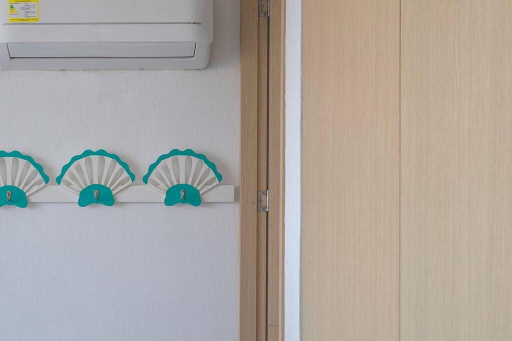 Apartamento salida directa a la playa, zona playa privada, Piscinas y jacuzzis wifi