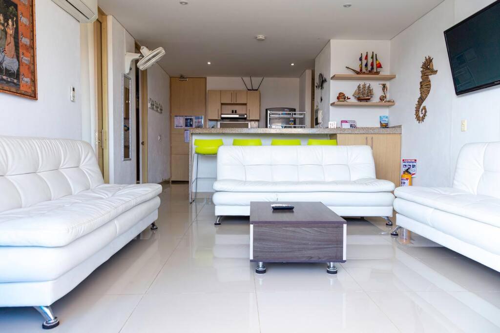 Apartamento salida directa a la playa, zona playa privada, Piscinas y jacuzzis wifi