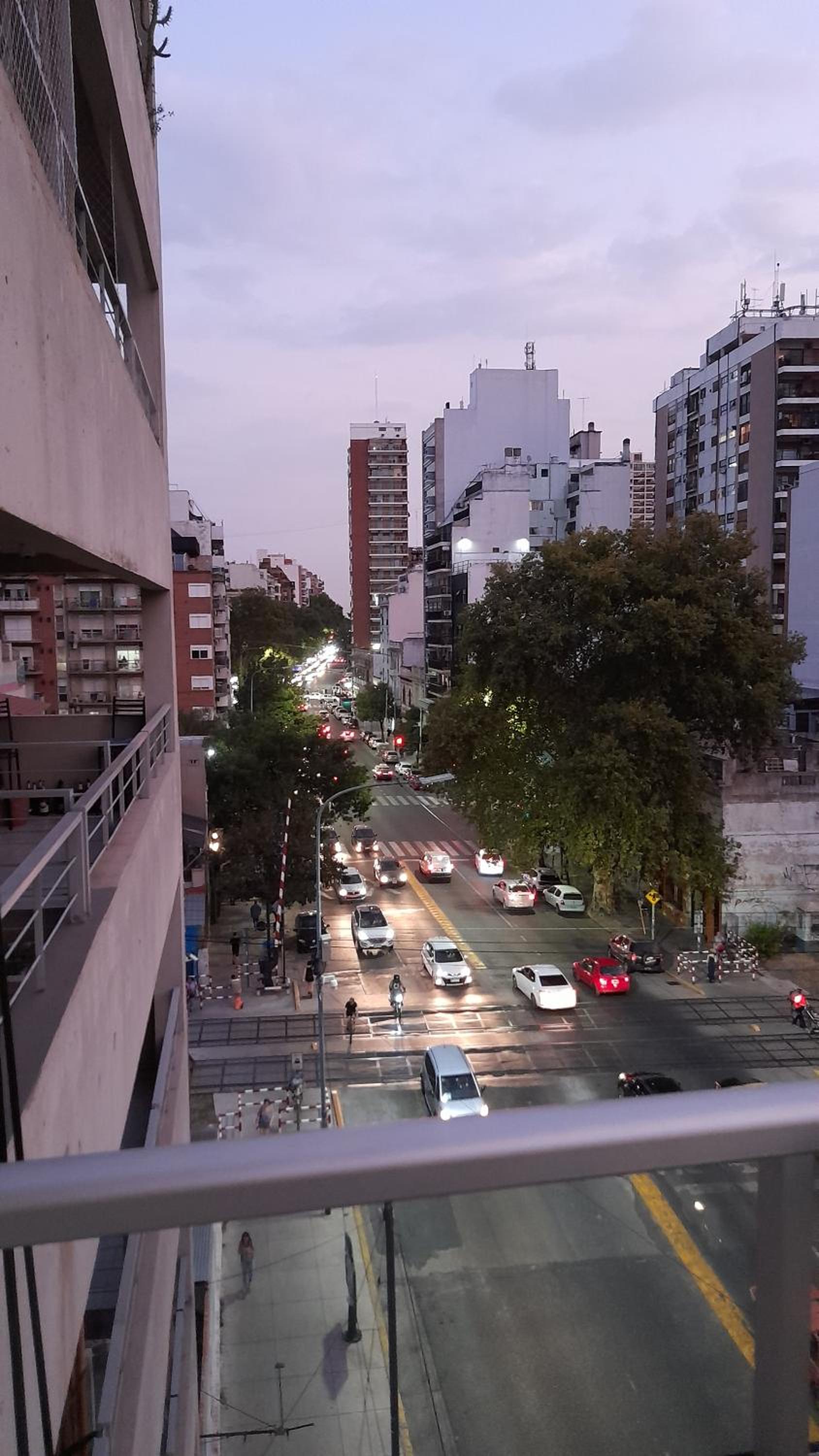 Amplio monoambiente en edificio moderno