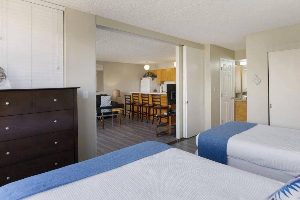 Ala Wai Suite 1 Bed Canal View Condo view 3