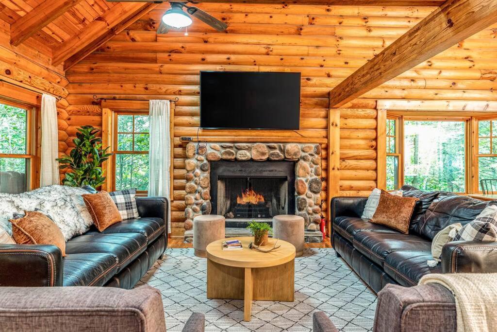 Spacious 7BR Modern Rustic Log Cabin Retreat, Hot Tub, Arcade Room view 2
