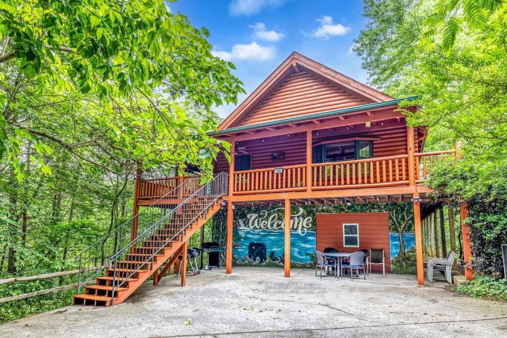 Spacious 7BR Modern Rustic Log Cabin Retreat, Hot Tub, Arcade Room view 5