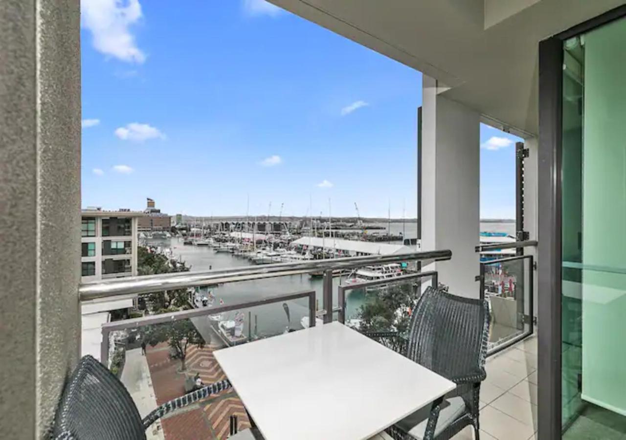 Sophisticated Spacious APT w Stunning Harbour View view 3