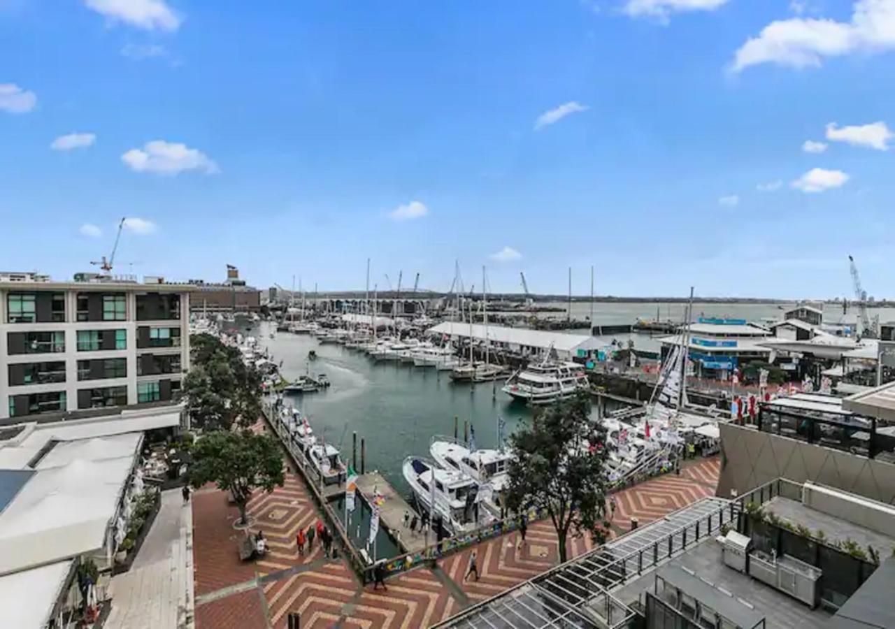 Sophisticated Spacious APT w Stunning Harbour View view 4