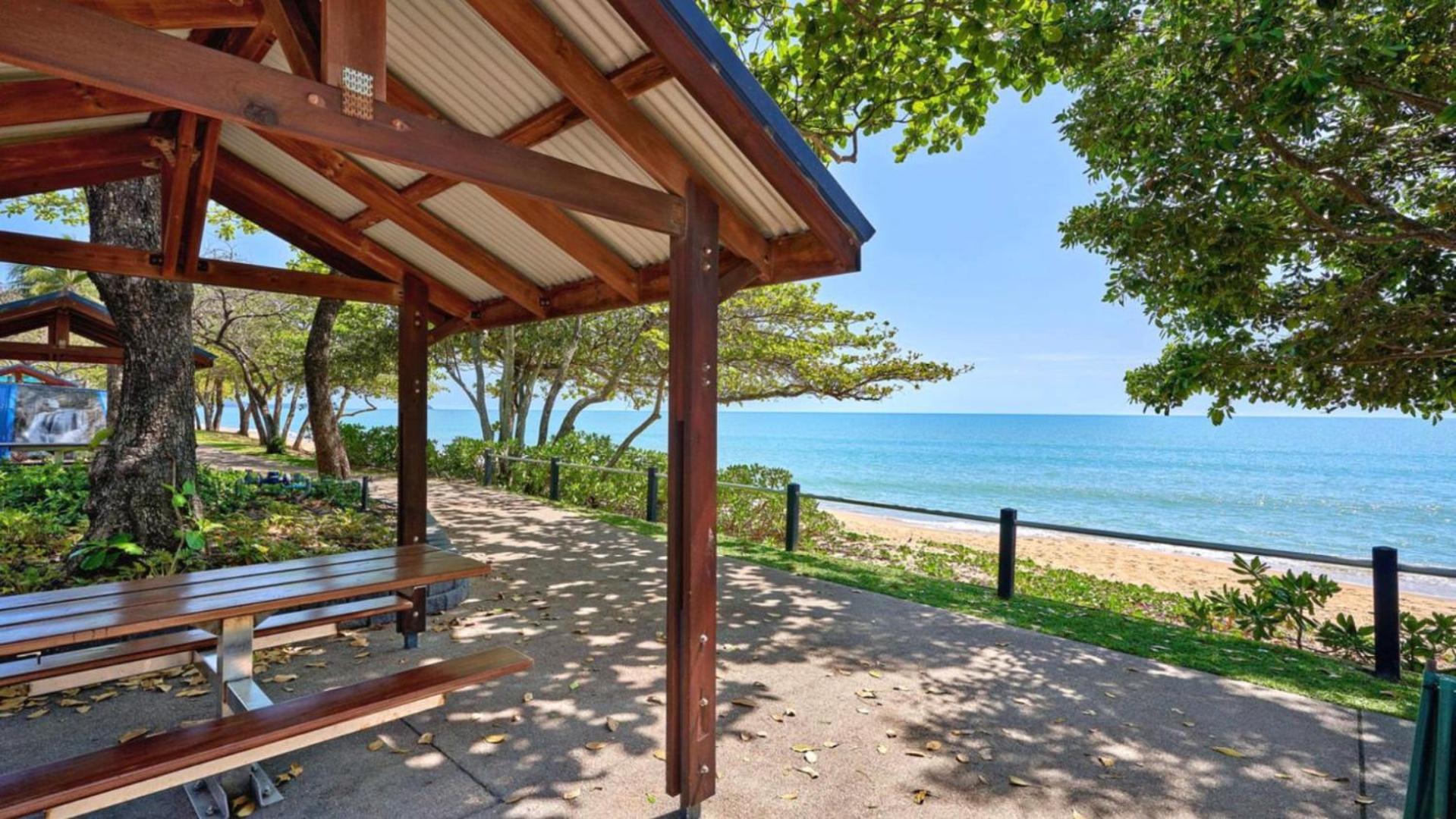 Trinity Beach Vacations - The Summit - Trinity Beach - Ocean Views !! - Property Image 4