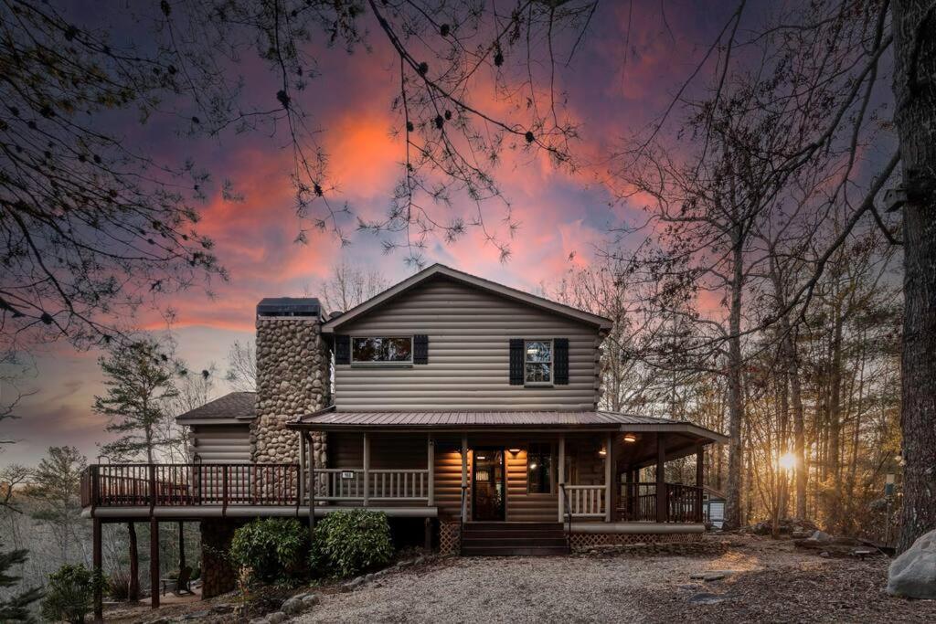 Gorgeous 6BR Cabin w/Spa, Firepit, Arcade& Mountain View