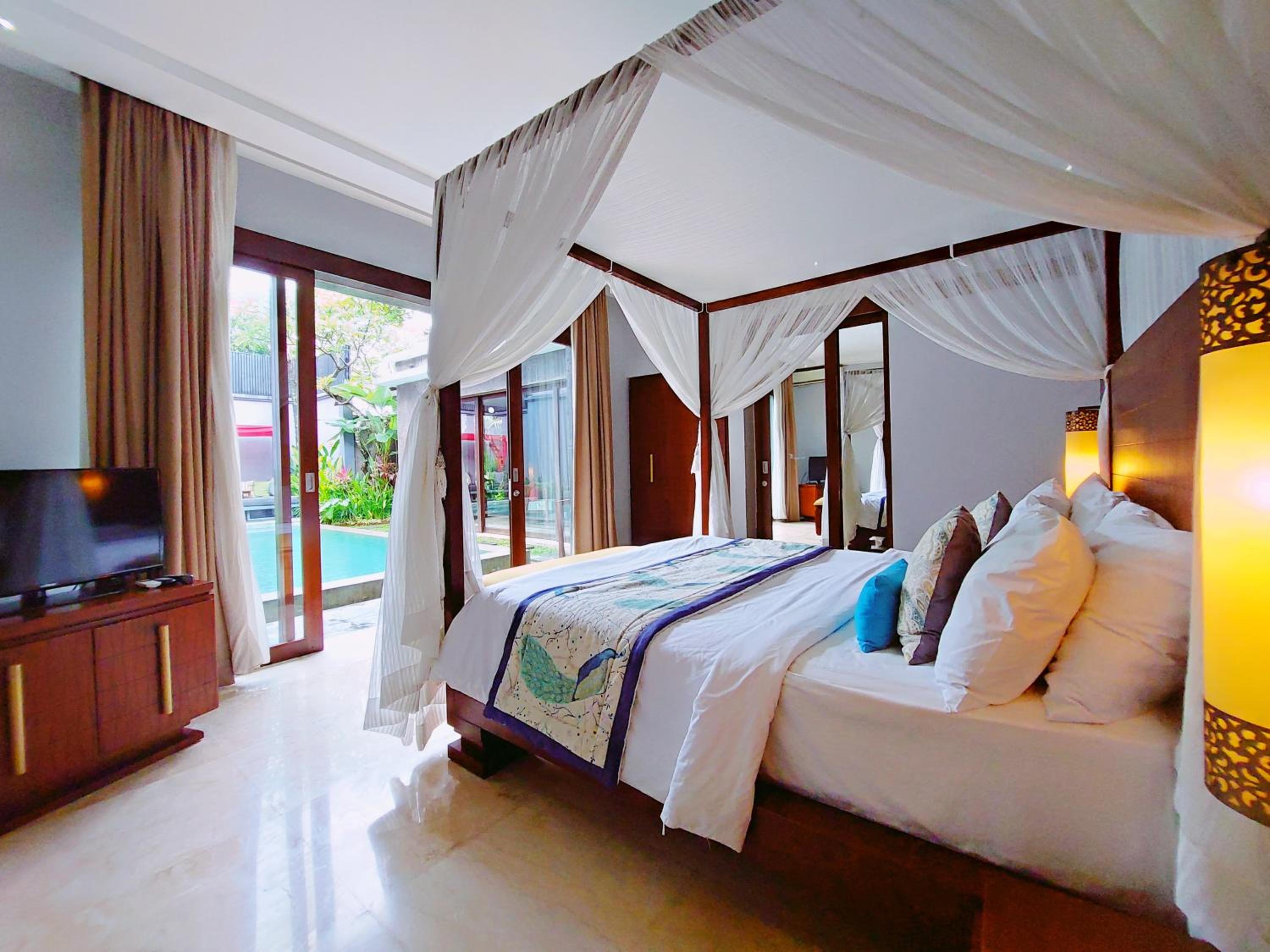 Seminyak Icon - by Karaniya Experience - CHSE certified