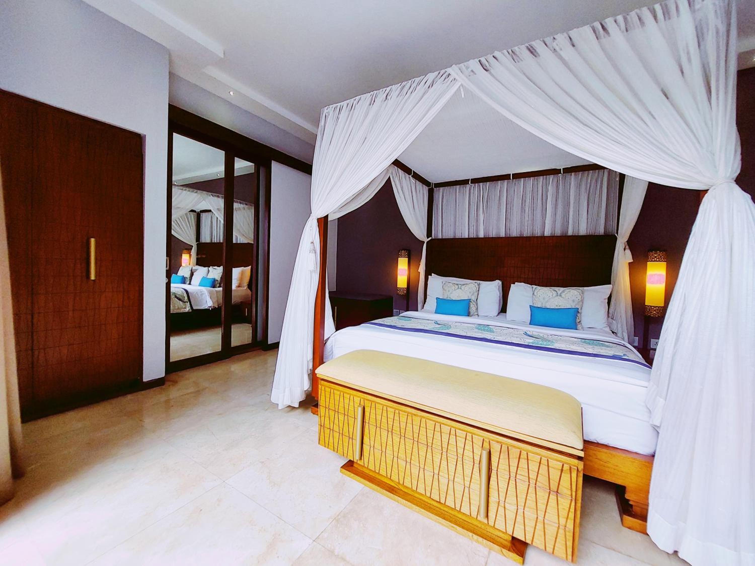 Seminyak Icon - by Karaniya Experience - CHSE certified