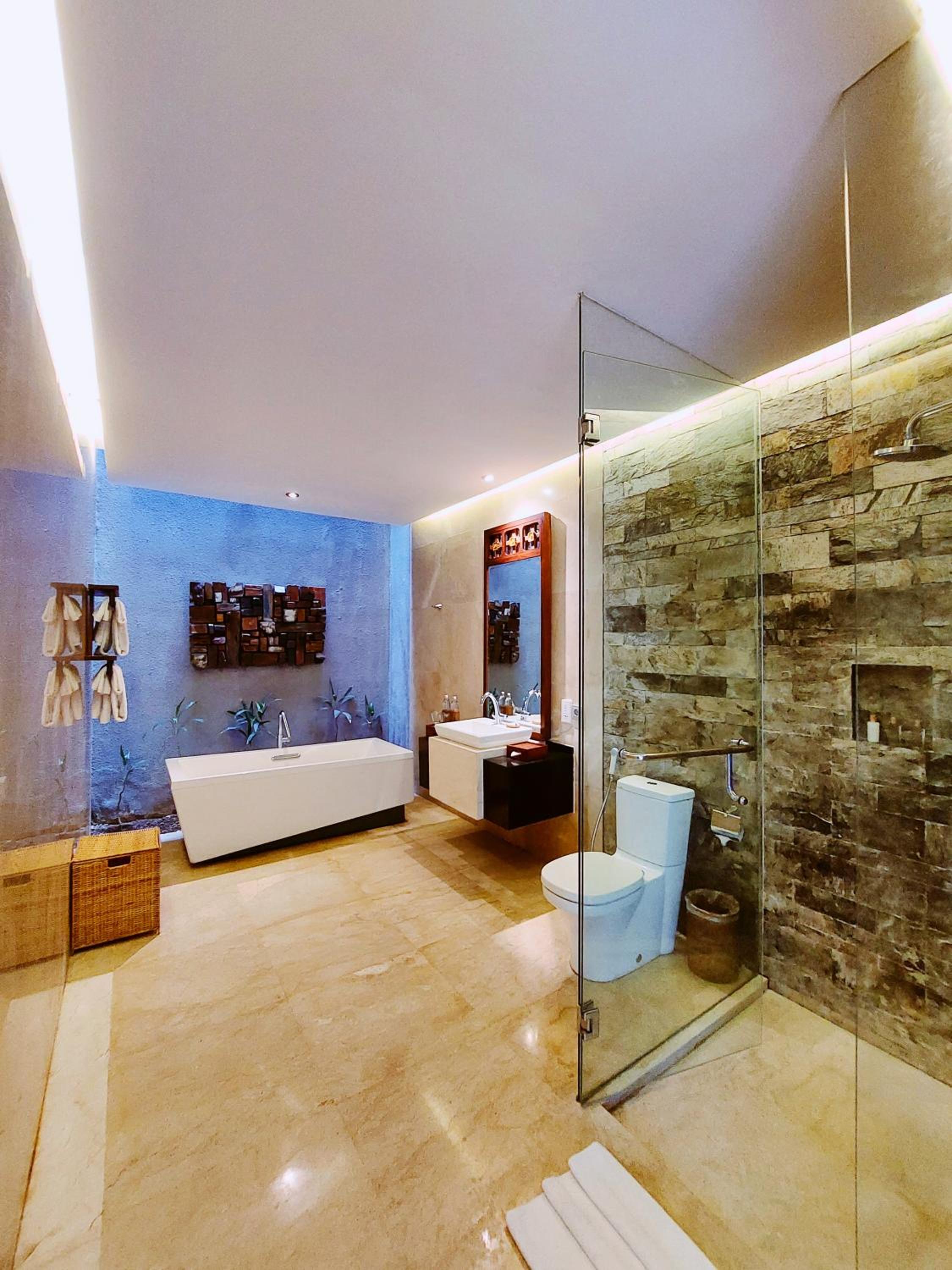 Seminyak Icon - by Karaniya Experience - CHSE certified
