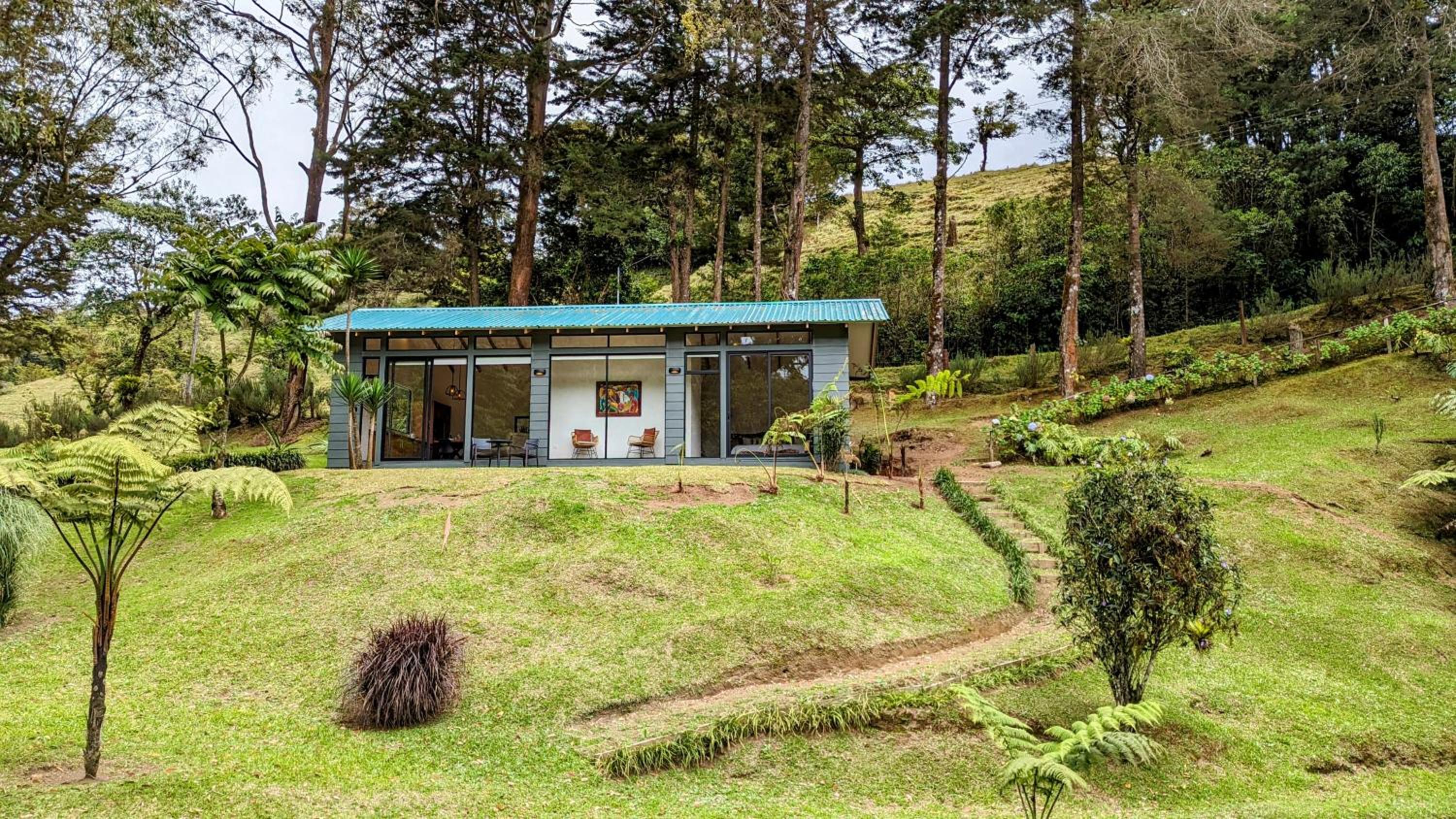 Monteverde Casa Mia, near main attractions and town!