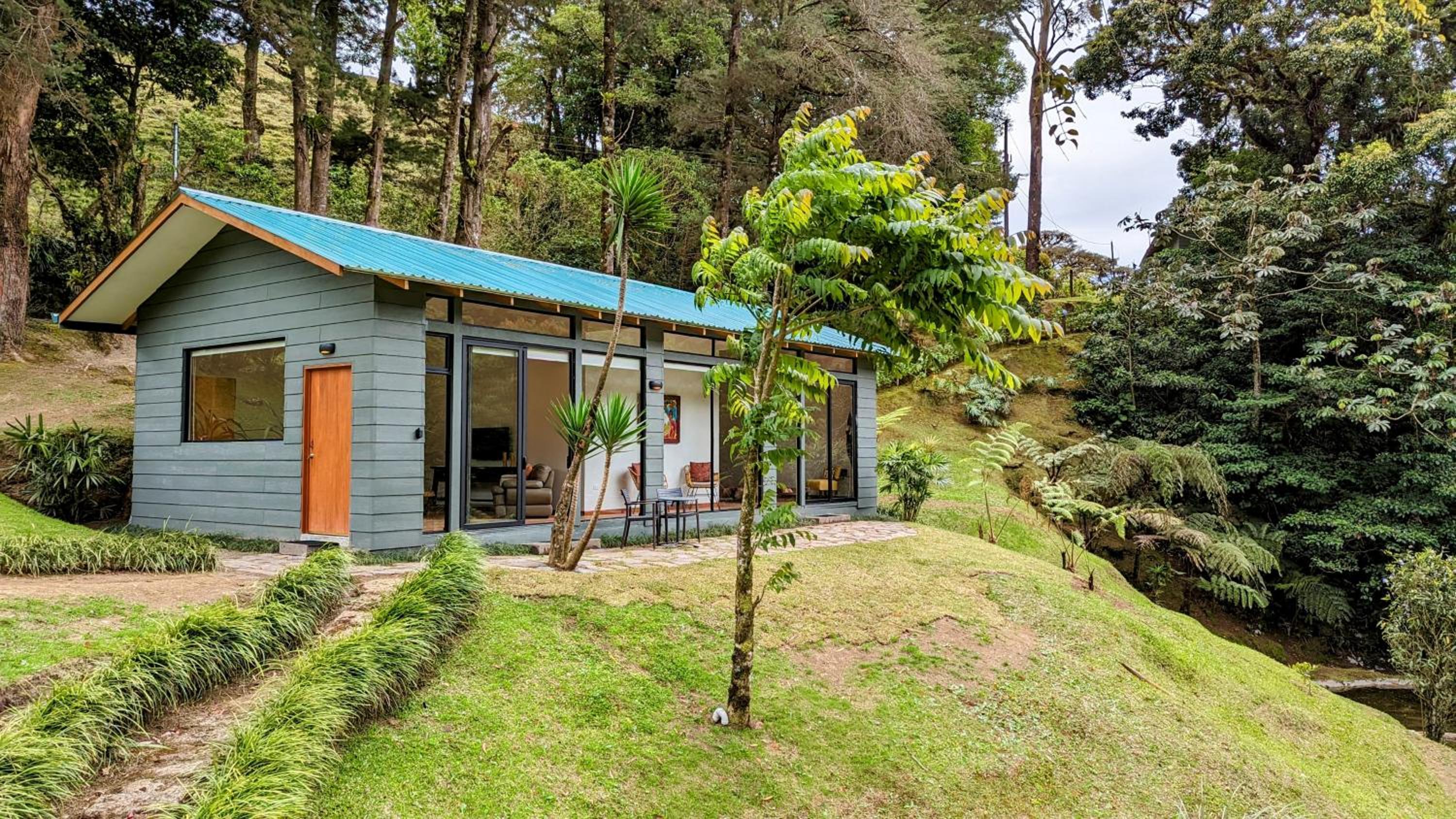 Monteverde Casa Mia, near main attractions and town!