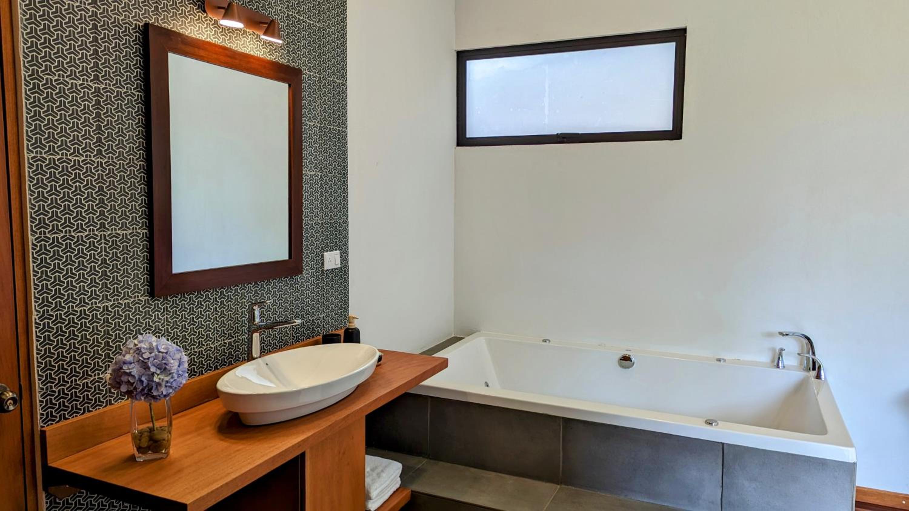 Monteverde Casa Mia, near main attractions and town!
