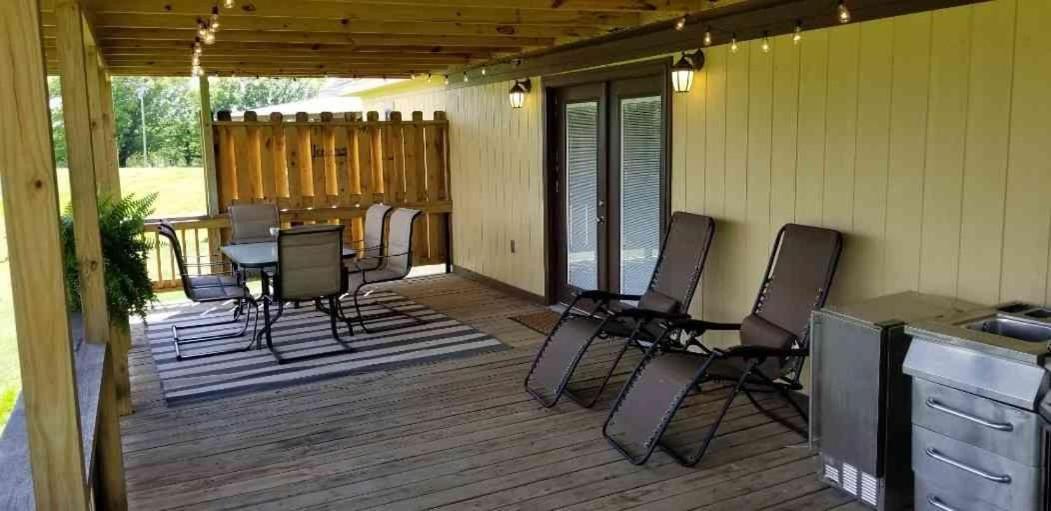 Lakefront Cottage - 25 view 4