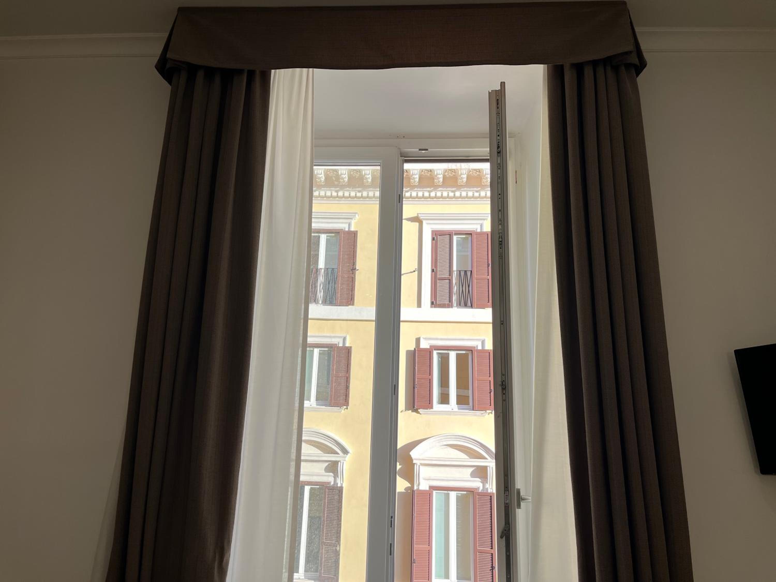 TRIPLE big room AMAZING VIEW, for two o three person, in CENTER of ROME