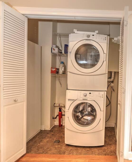 Spacious Row Home next Transit near Downtown w Parking view 3
