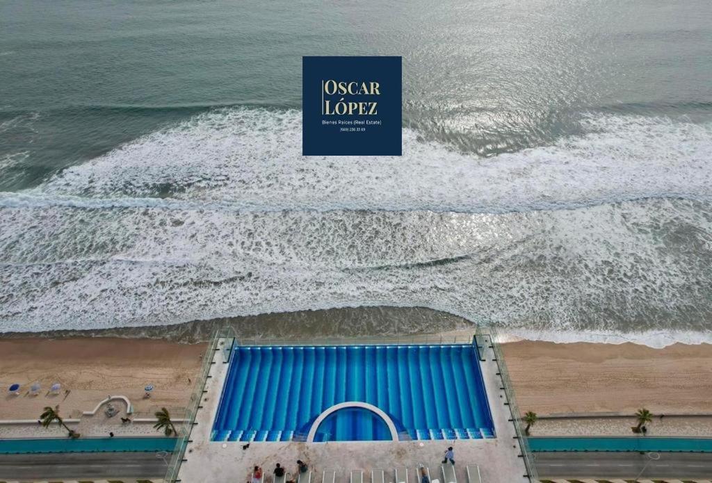 Condominio nuevo de lujo sobre el Malecon de Mazatlán view 2